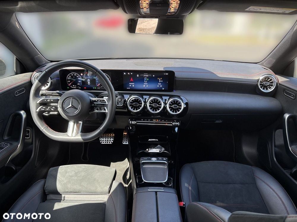 Mercedes-Benz CLA - 12