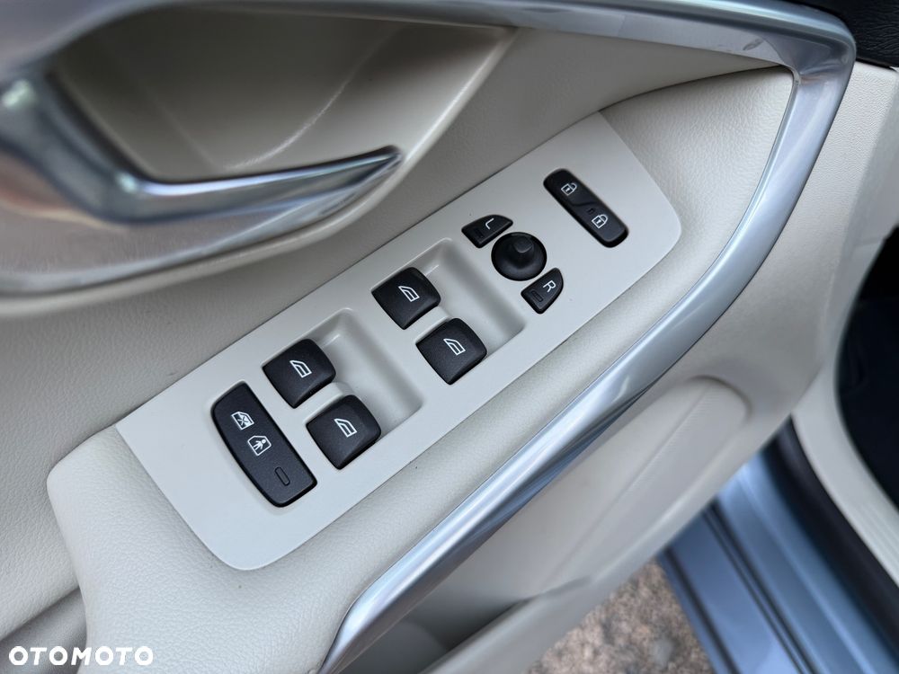 Volvo V40 D3 Momentum - 22