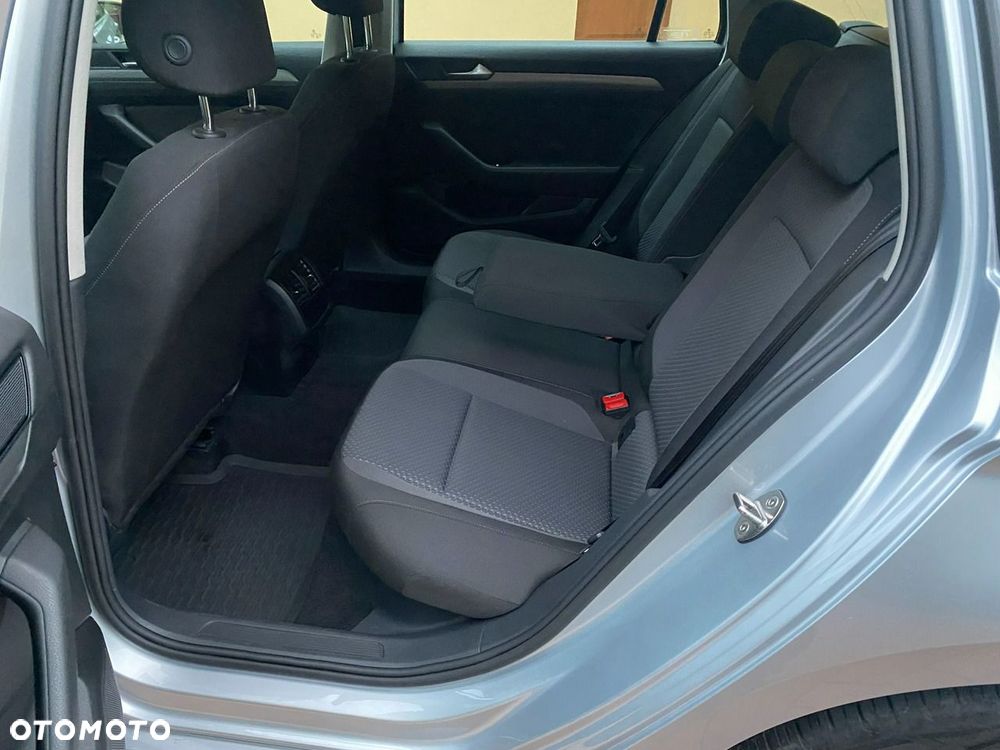 Volkswagen Passat - 17