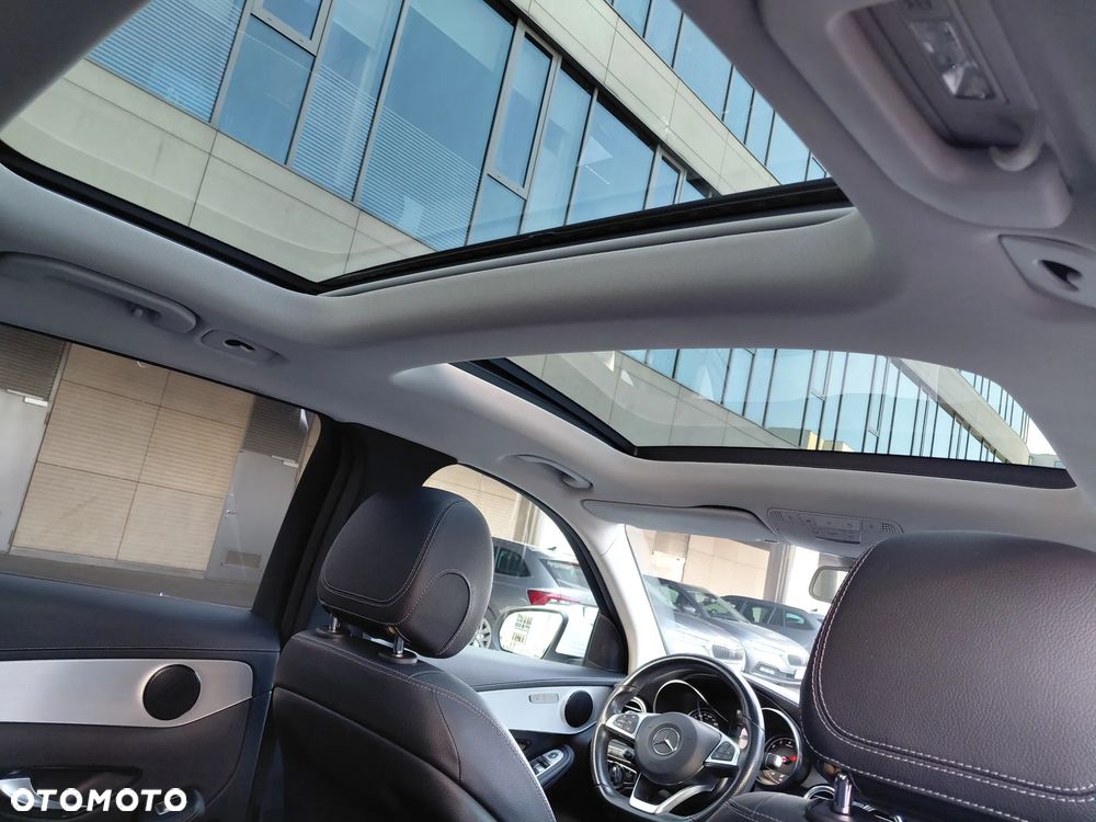 Mercedes-Benz GLC 250 4Matic 9G-TRONIC AMG Line - 29