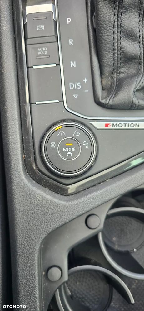 Volkswagen Tiguan 2.0 TDI SCR 4MOTION DSG R-Line - 24