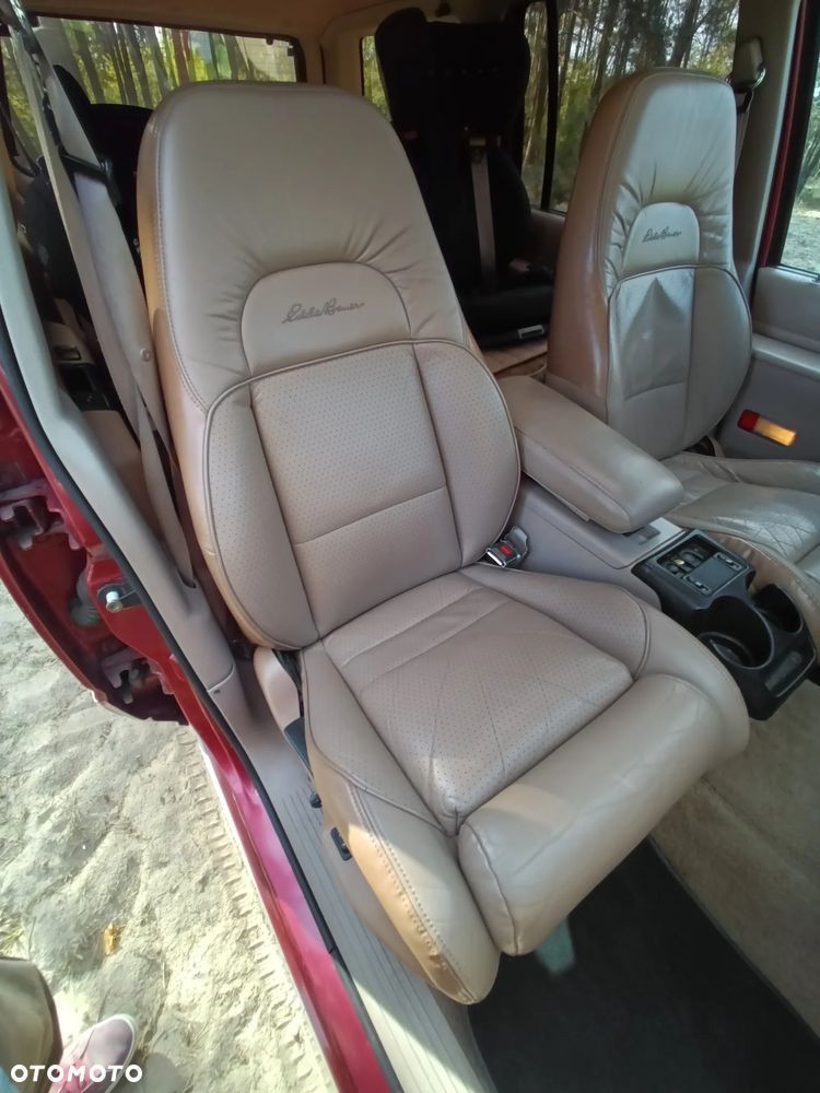 Ford Explorer Standard - 25