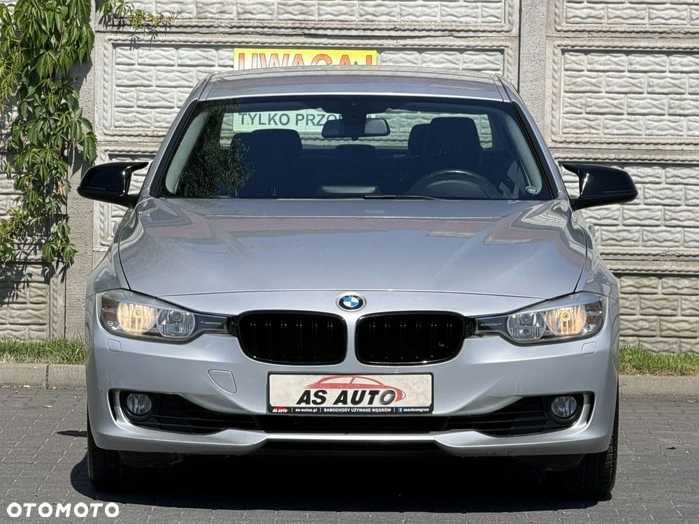 BMW Seria 3 320i Sport Line - 31