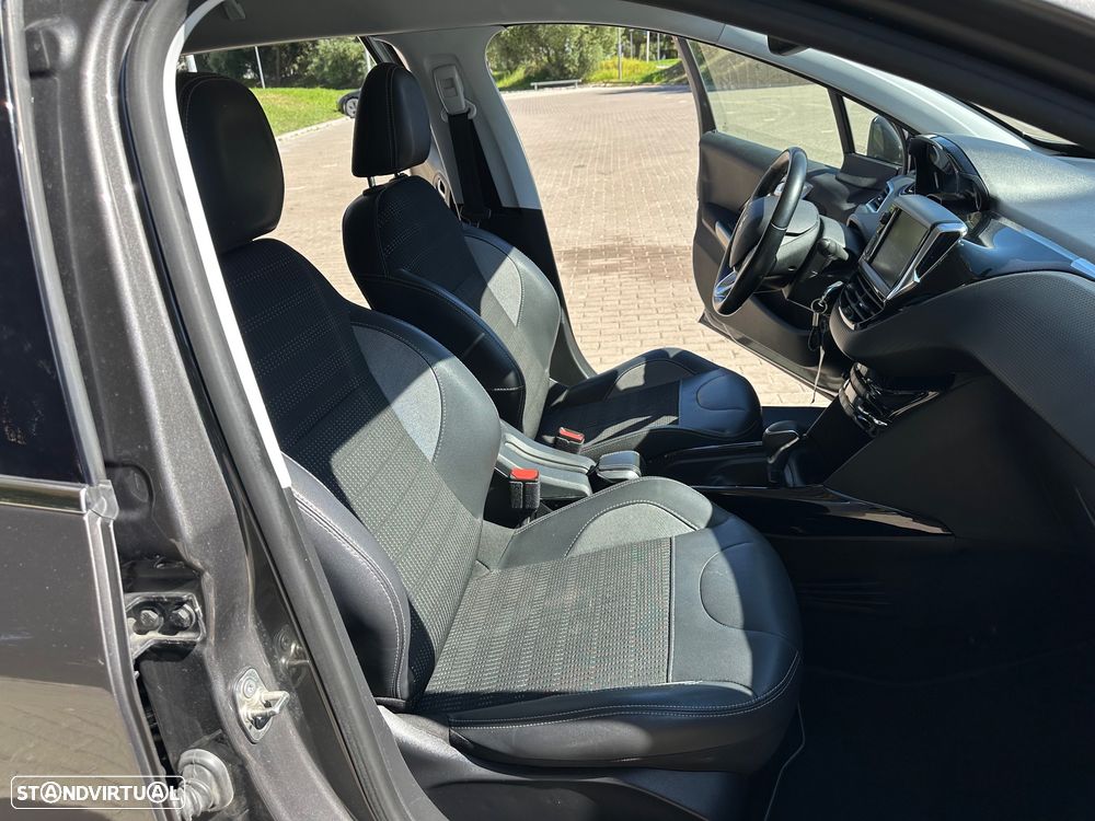 Peugeot 2008 1.2 PureTech Allure EAT6 - 11