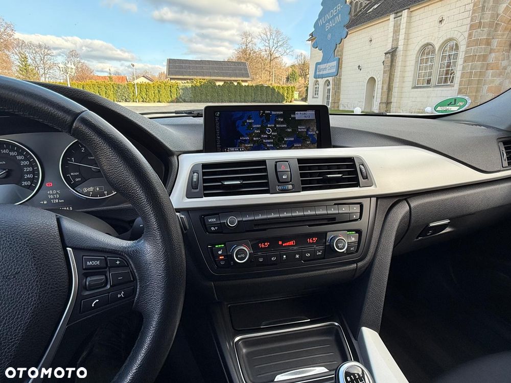 BMW Seria 3 318d Sport Line - 25