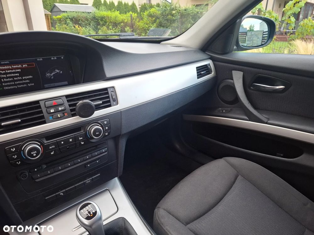 BMW Seria 3 318d - 16
