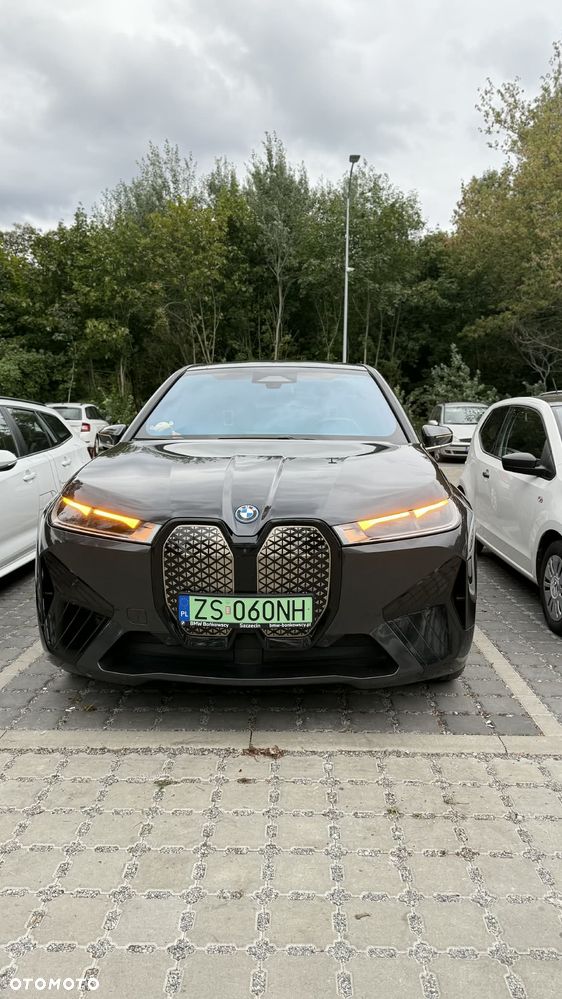 BMW iX xDrive40 76.6kWh Signature - 11