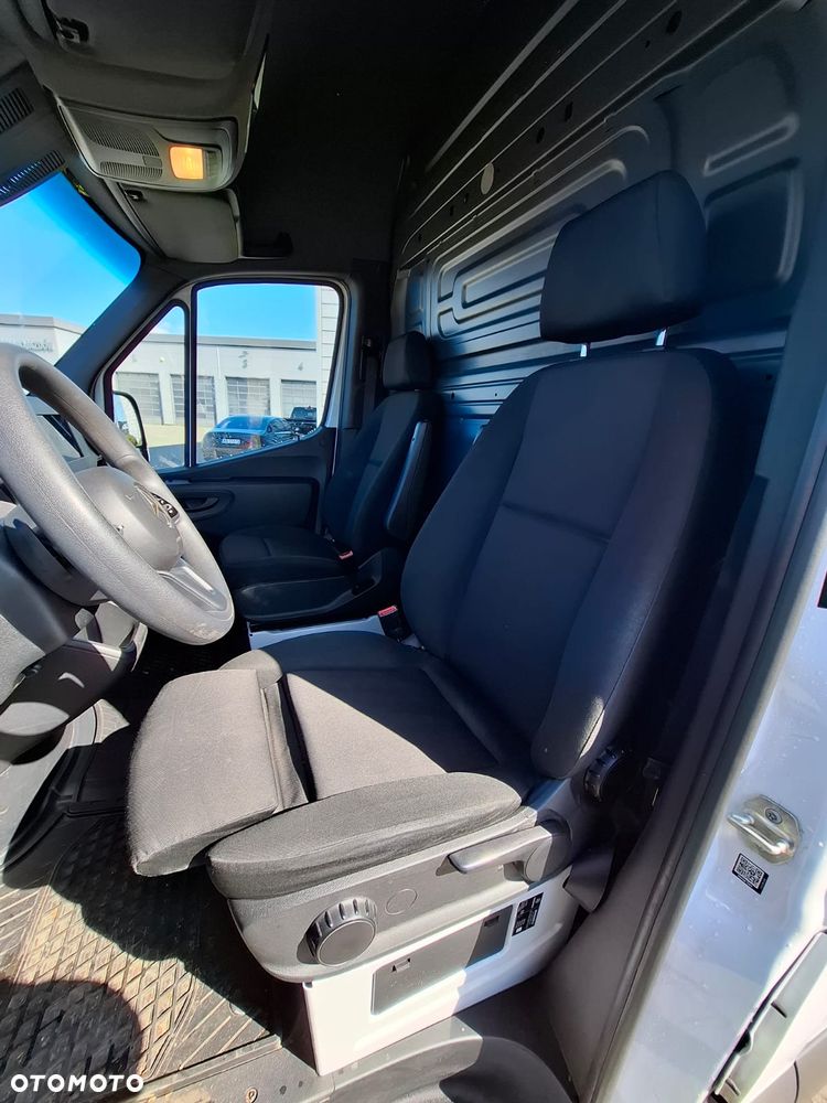 Mercedes-Benz SPRINTER L4H2 - 11