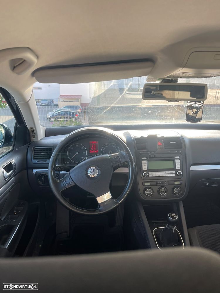 VW Jetta 1.9 TDi BlueM. Confortline - 11