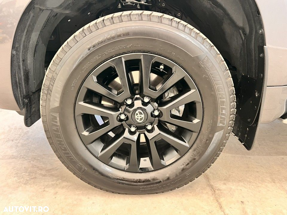 Toyota Land Cruiser - 33