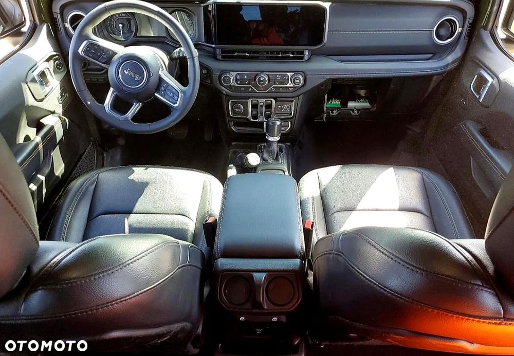Jeep Wrangler - 8
