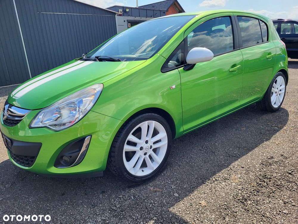 Opel Corsa 1.4 16V Color Edition - 1