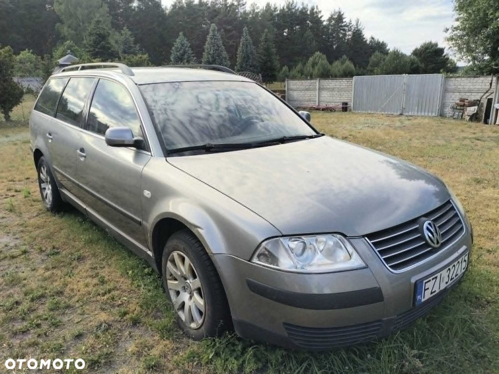 Volkswagen Passat - 1