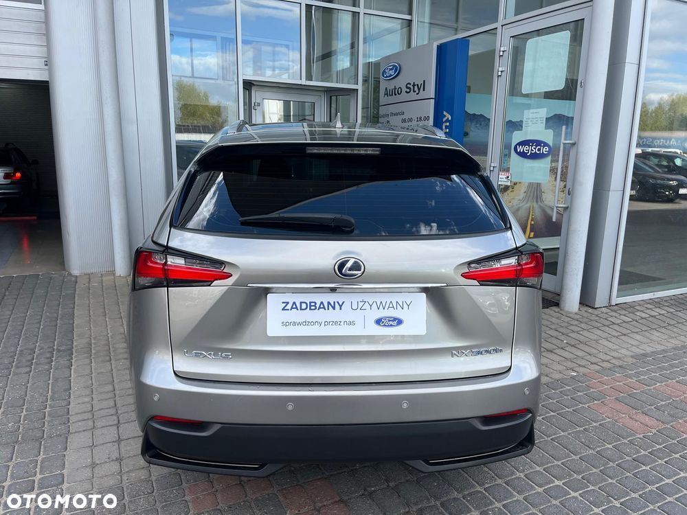 Lexus NX 300h Elite AWD - 4