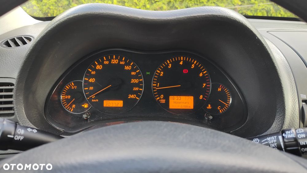 Toyota Avensis 1.6 VVT-i Luna - 19