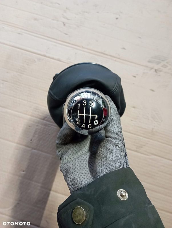 FIAT 500 WYBIERAK GAŁKA ZMIANY BIEGÓW MANUAL 6 BIEGÓW 50296584 6071690101 - 2