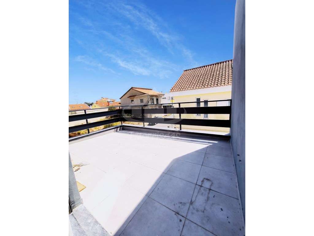 Moradia T3 com piscina, estacionamento e terraço - Fernão Ferro - Grande imagem: 5/28
