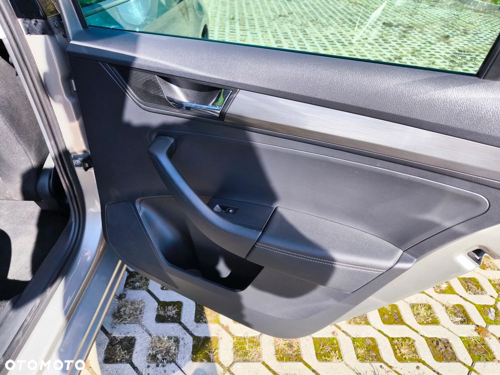 Skoda RAPID 1.0 TSI Ambition - 25