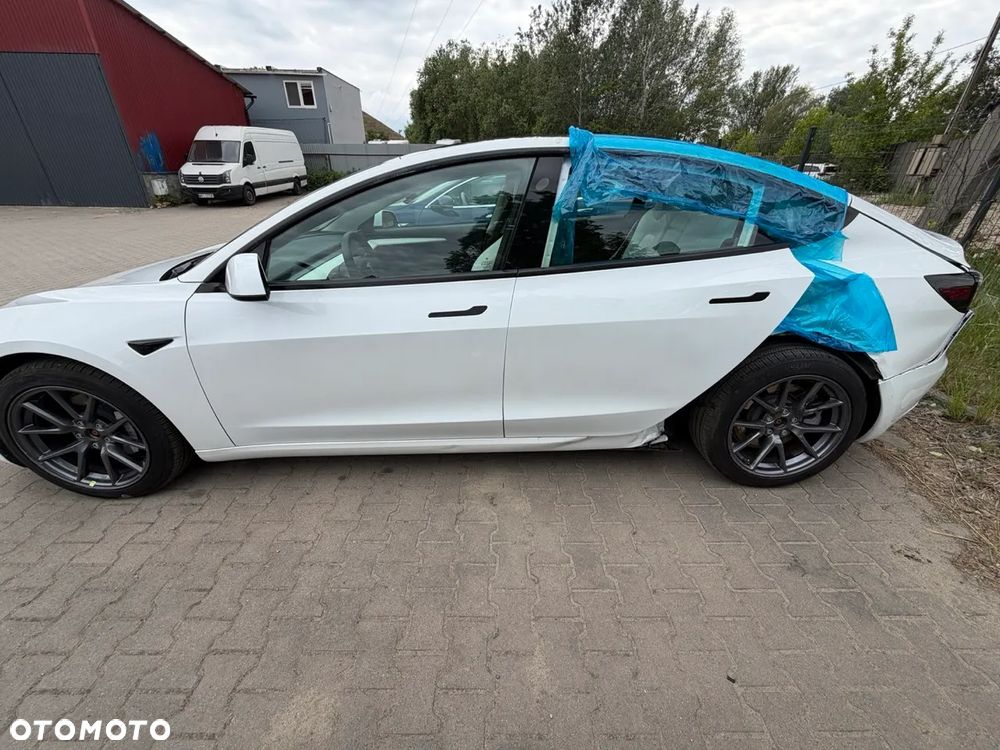 Tesla Model 3 - 9