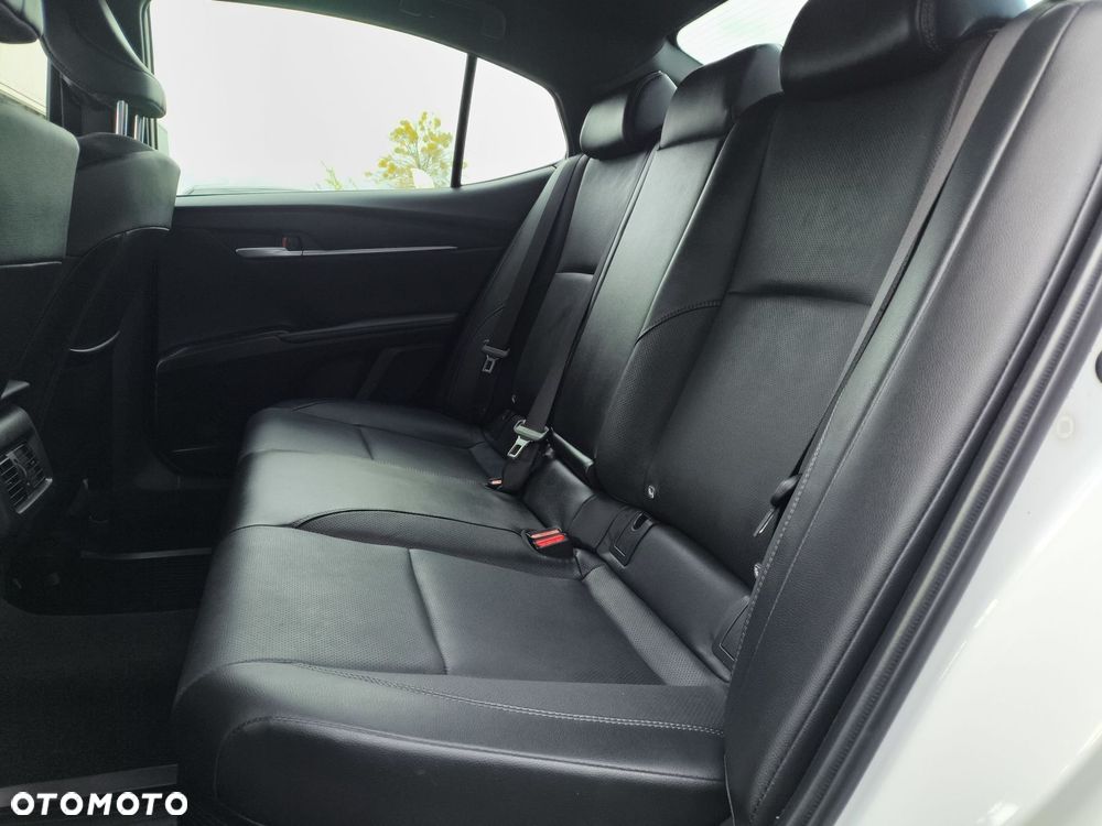 Toyota Camry - 14