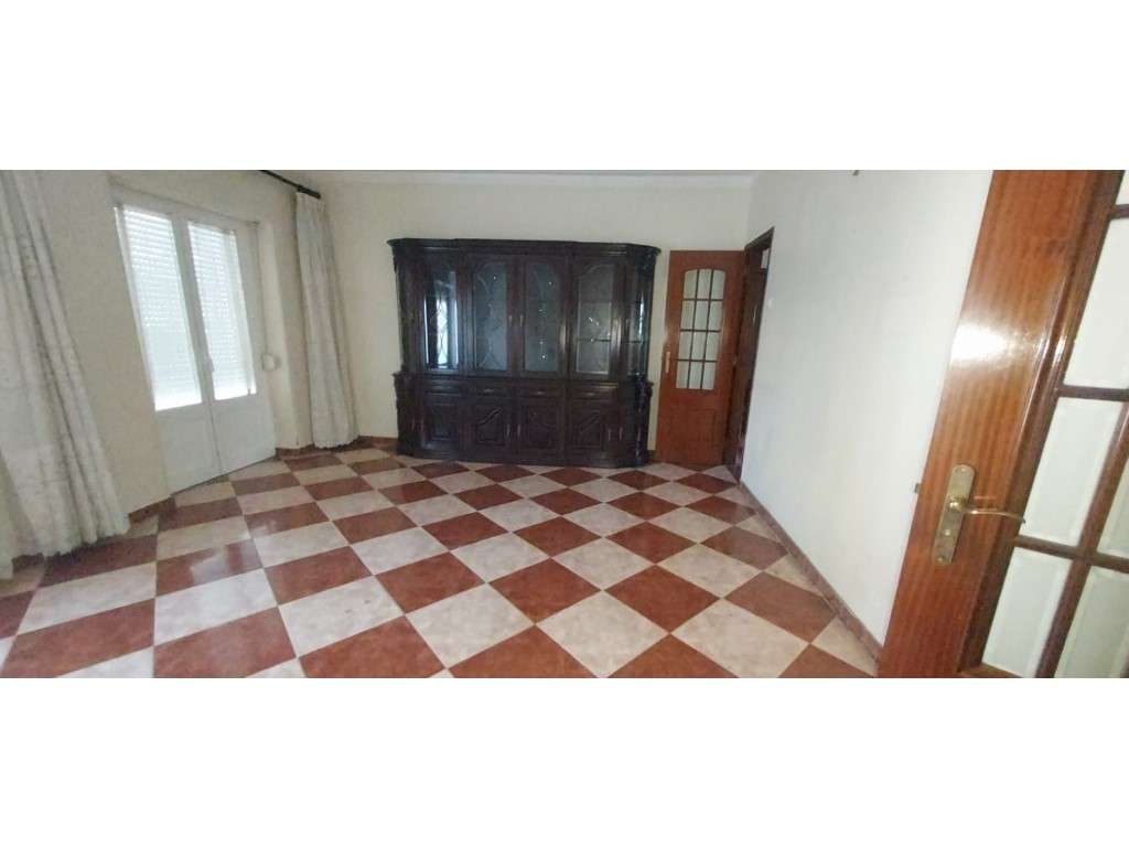 T2 com 110 m², Excelente Localização Dom Nuno Álvares Pereira - Grande imagem: 5/12