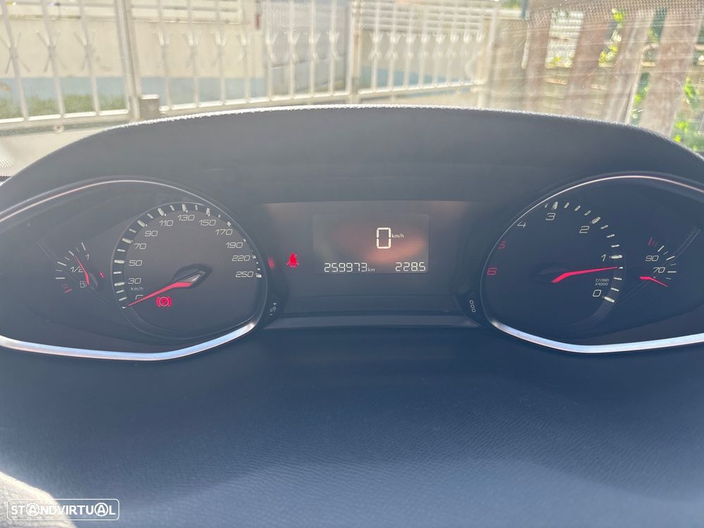 Peugeot 308 1.6 e-HDi Active J17 - 17