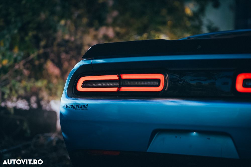 Dodge Challenger - 8