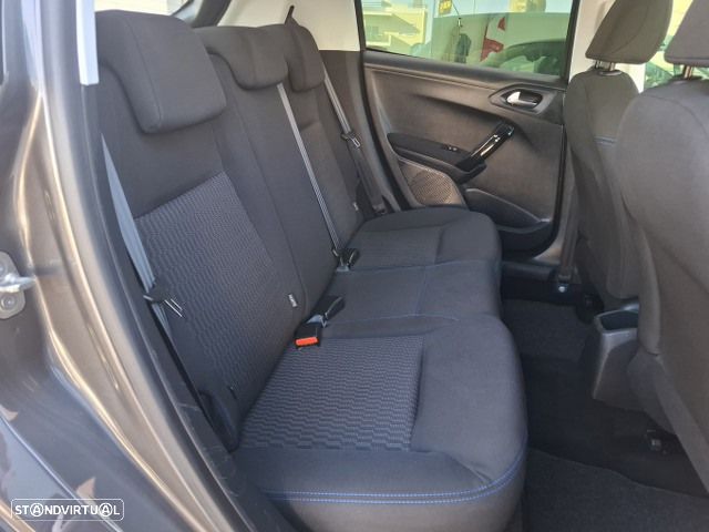 Peugeot 208 1.2 PureTech Signature - 38