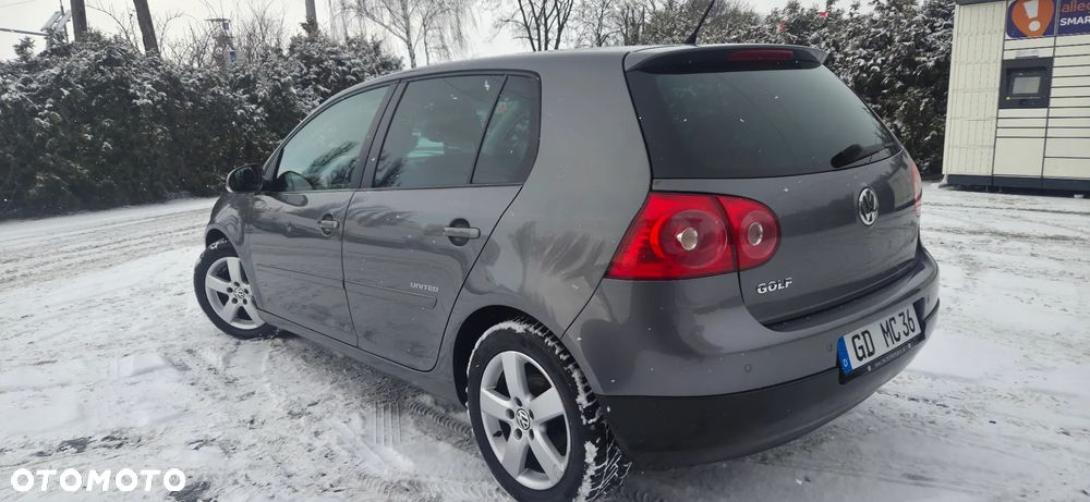 Volkswagen Golf - 6