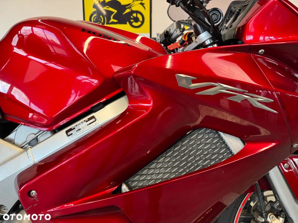 Honda VFR - 12