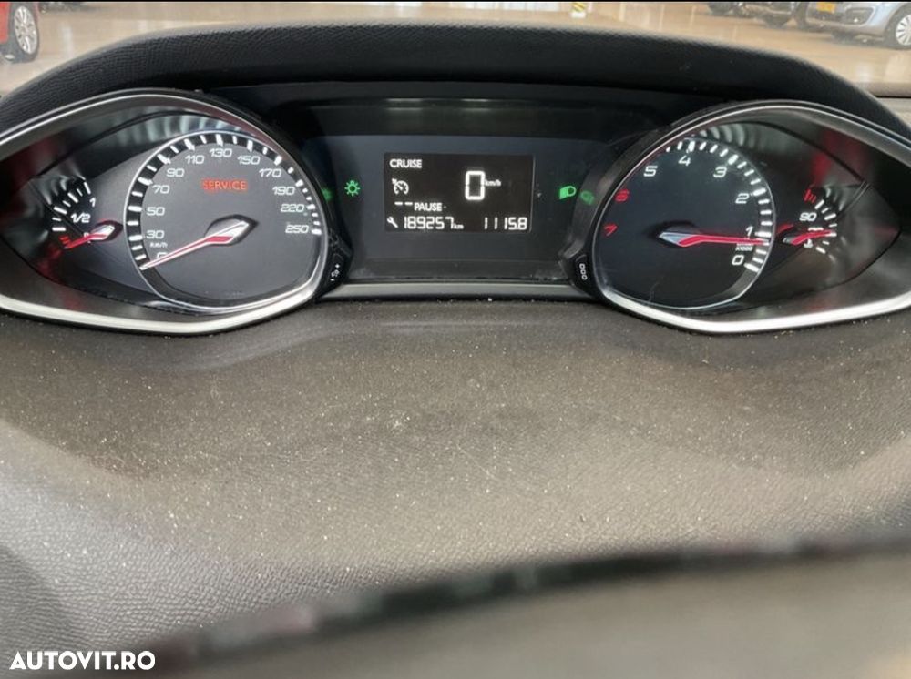 Peugeot 308 1.2 L PureTech Turbo S&S Allure - 7