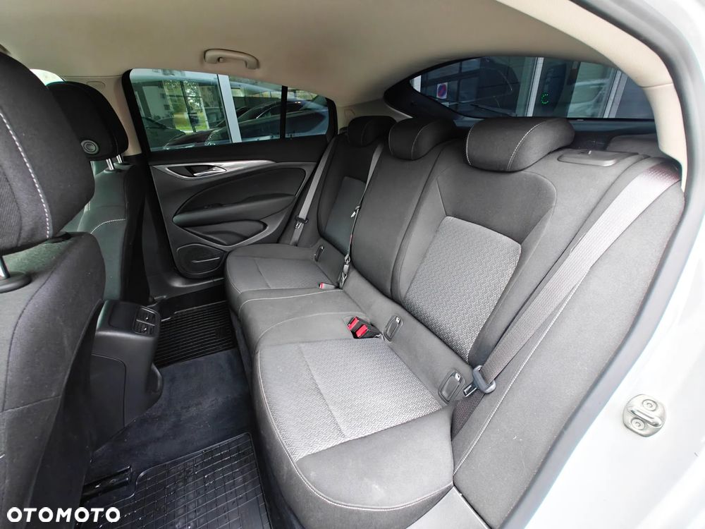 Opel Insignia - 10