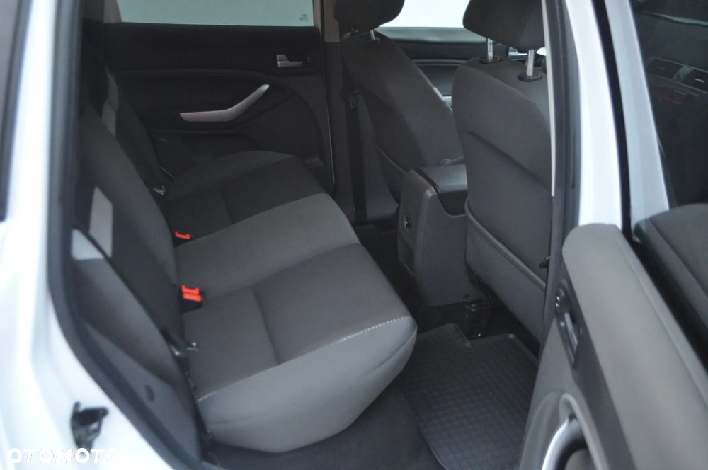 Ford Kuga 2.0 TDCi 2x4 Titanium - 21