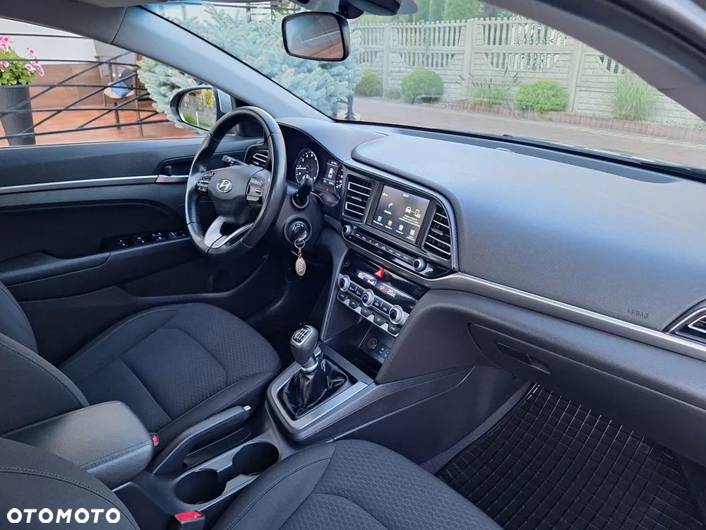 Hyundai Elantra 1.6 Style - 13