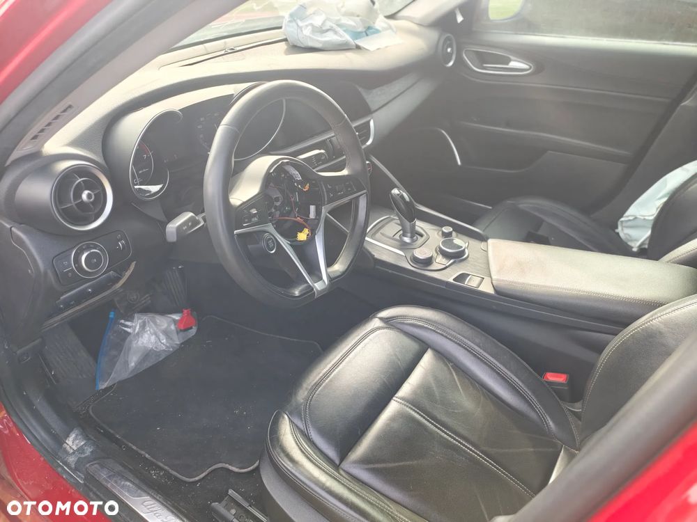 Alfa Romeo Giulia 2.0 Turbo 16V AT8 Veloce Ti - 9