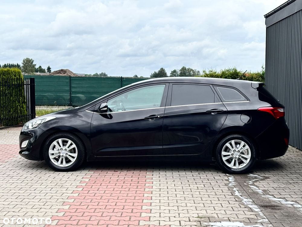 Hyundai i30 1.6 CRDi Fifa World Cup Edition - 11