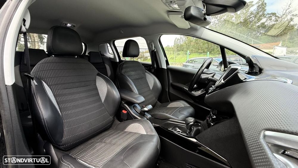 Peugeot 2008 1.2 PureTech Allure EAT6 - 38