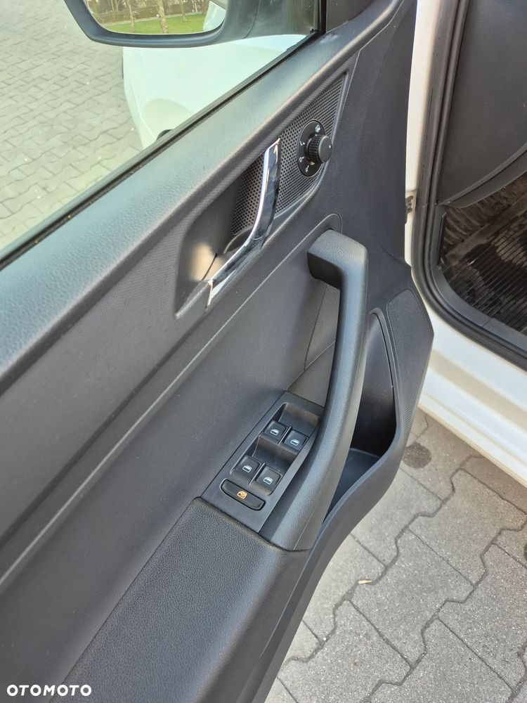 Skoda RAPID 1.6 TDI DPF Ambition Max - 17