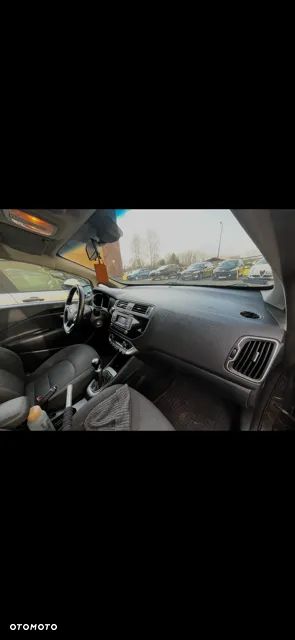 Kia Rio - 8