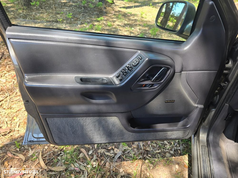 Jeep Grand Cherokee 3.1 TD Laredo - 33