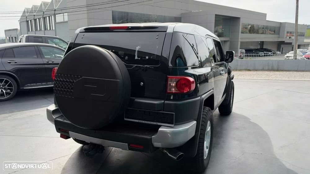Toyota FJ Cruiser - 13