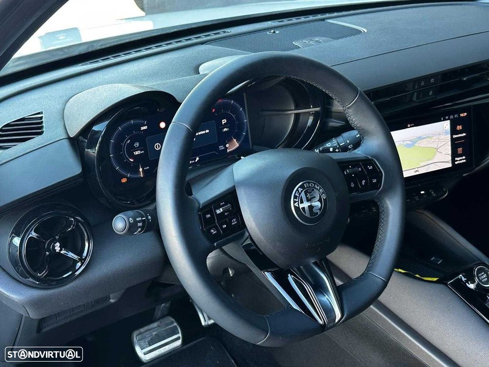Alfa Romeo Junior 1.2 Speciale eDCT6 — fotografia 10