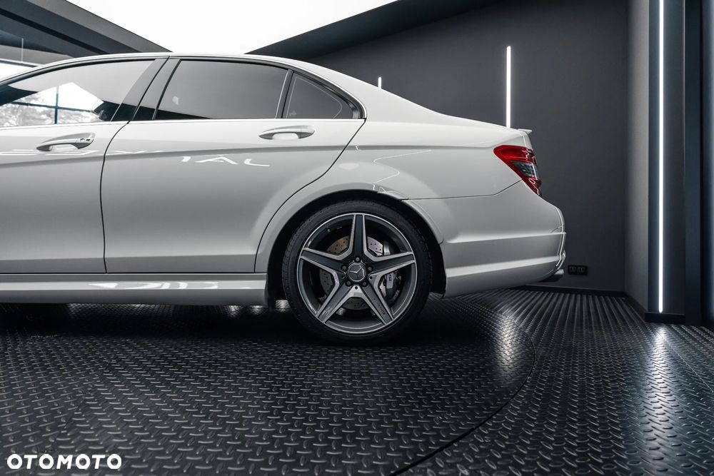Mercedes-Benz Klasa C 63 AMG 7G-TRONIC - 17