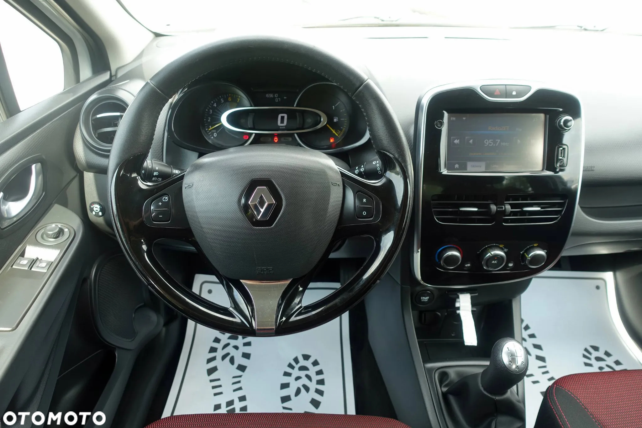 Renault Clio 1.2 16V 75 Expression - 14