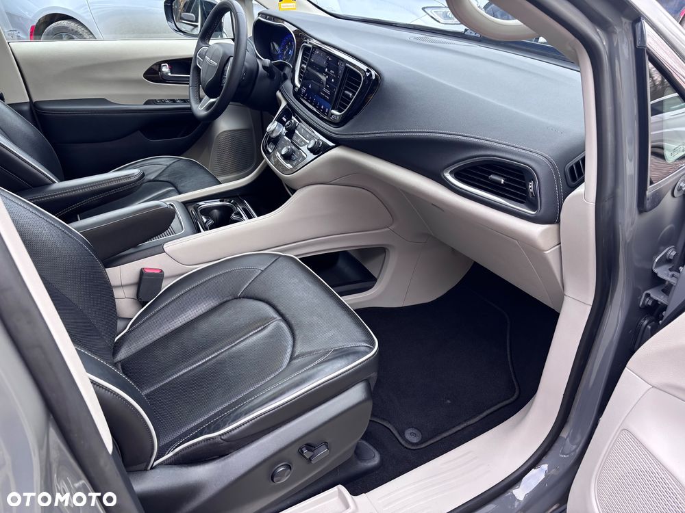 Chrysler Pacifica - 28