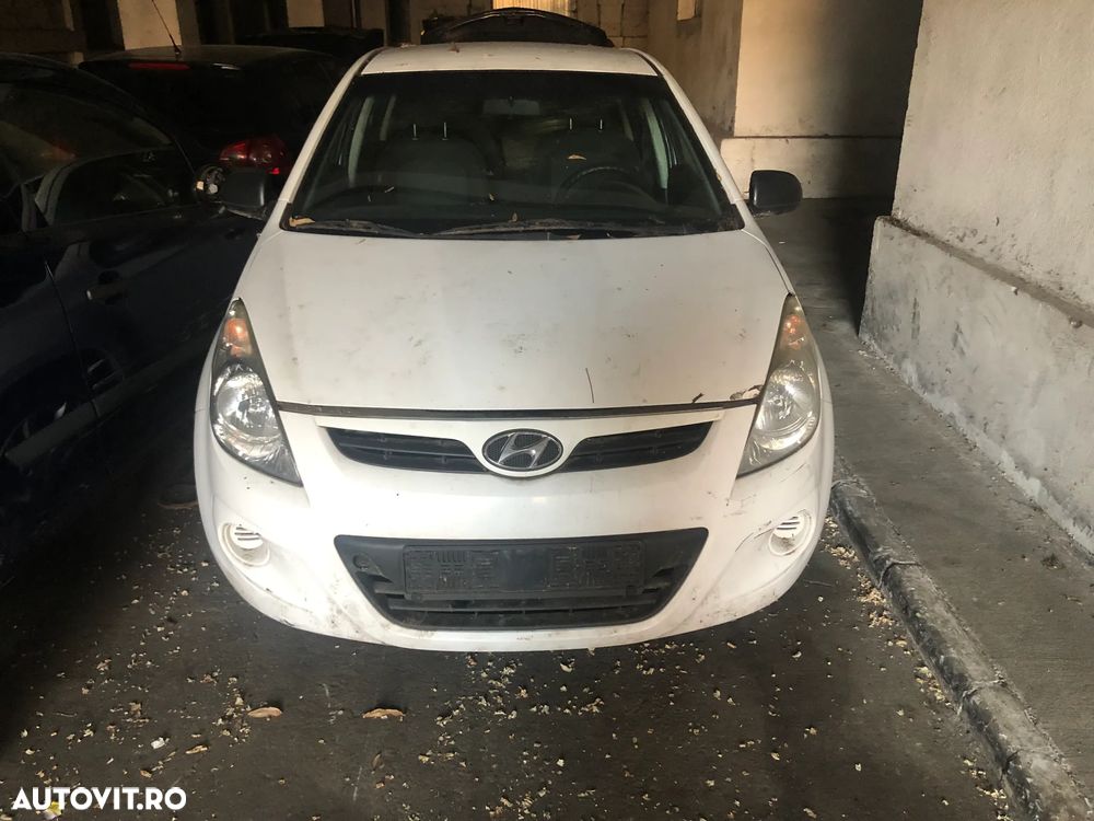 Dezmembrez Hyundai I20 alb 2010 - 1