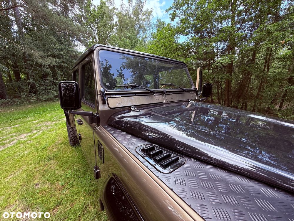 Land Rover Defender - 12