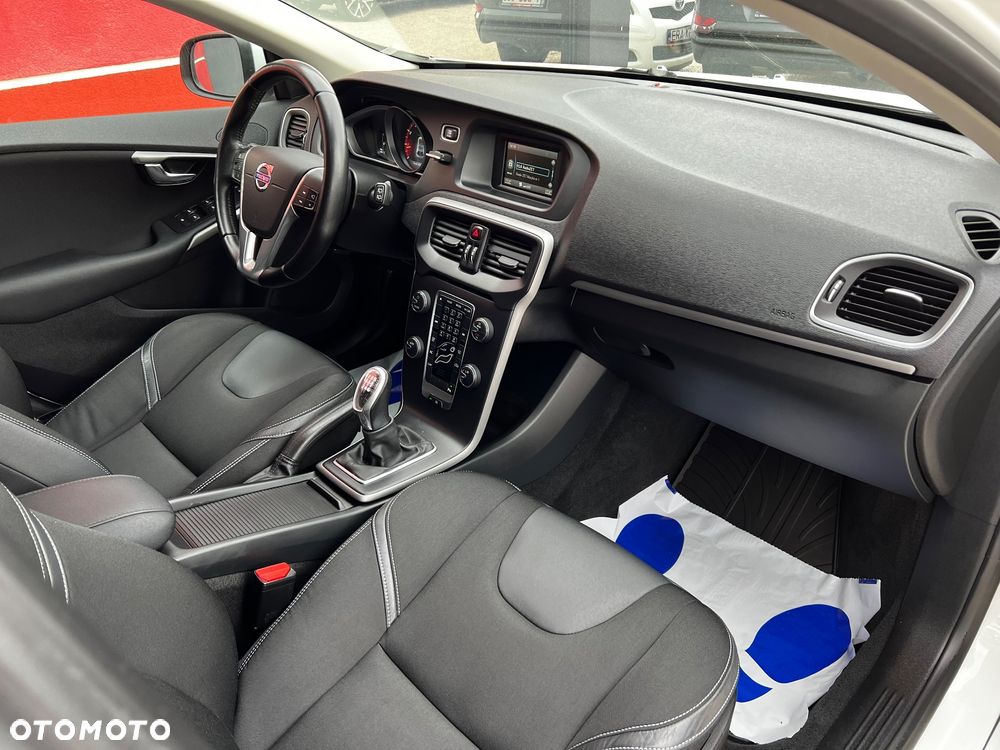 Volvo V40 T3 - 24
