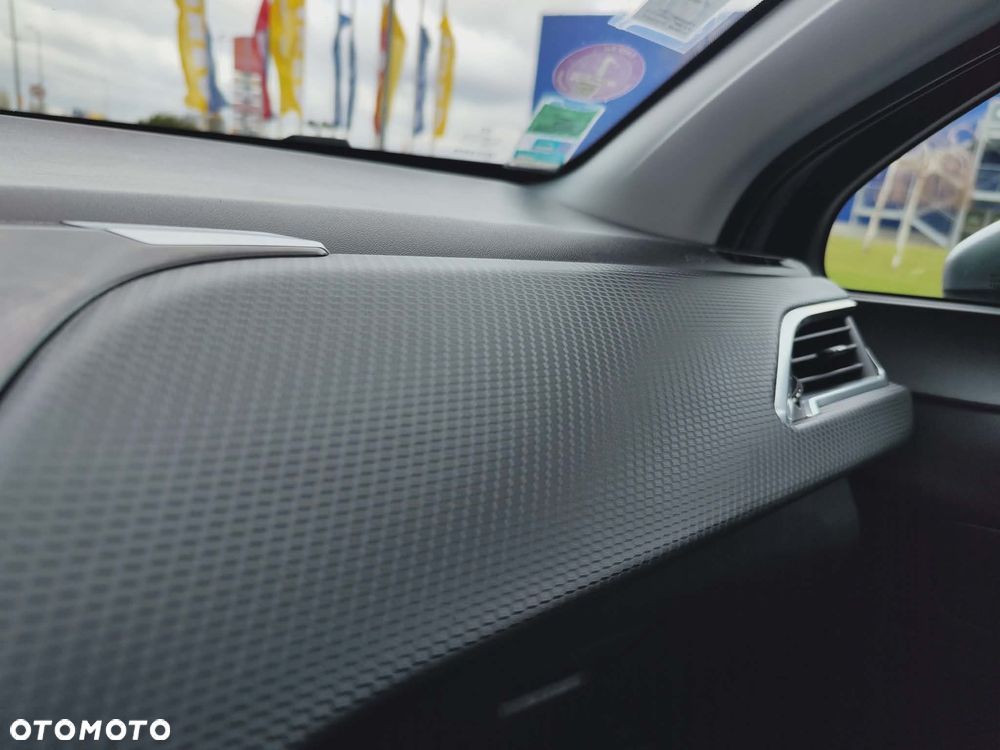 Peugeot 2008 1.2 Pure Tech Allure S&S - 27