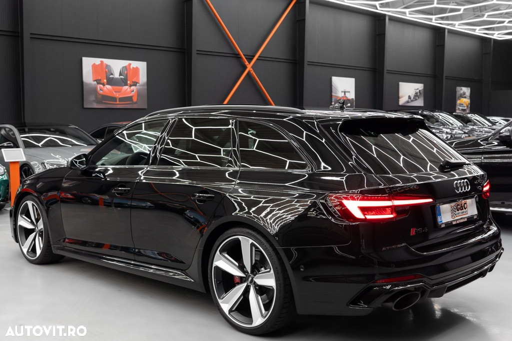 Audi RS4 Avant quattro Tiptronic - 28